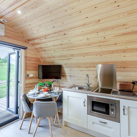 Chestnut-Uk36261 Villa Llanfair Caereinion Bagian luar foto